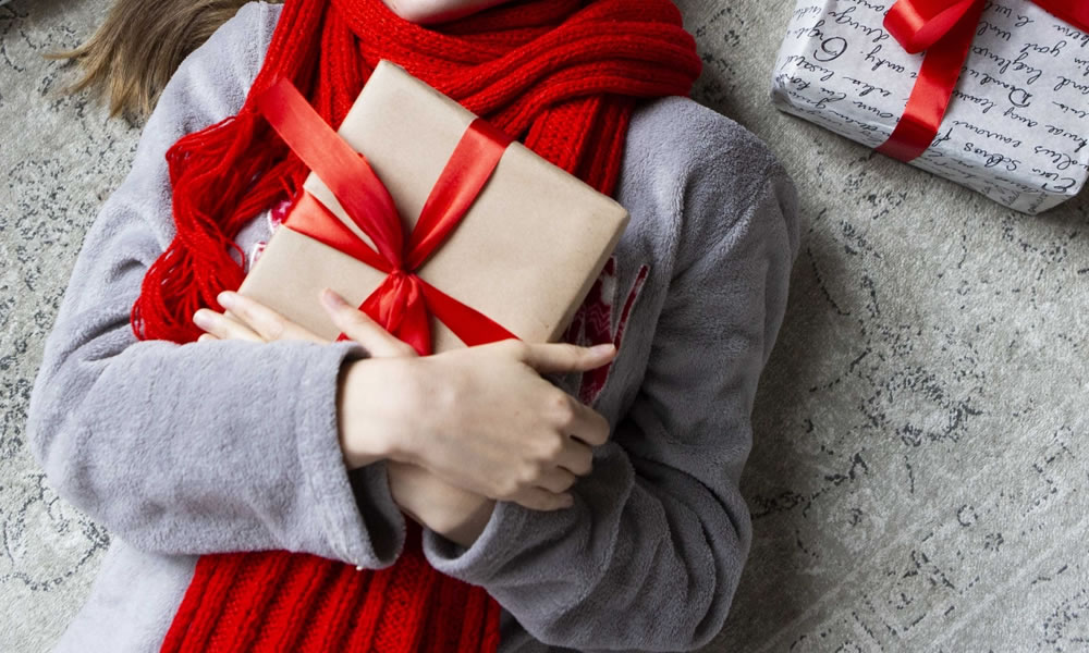 彼女が20代なら変わり種クリスマスプレゼントが喜ばれるかも！？