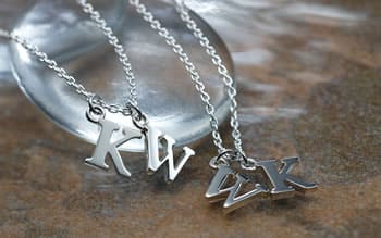 ペアネックレス Initial-charm-peanec