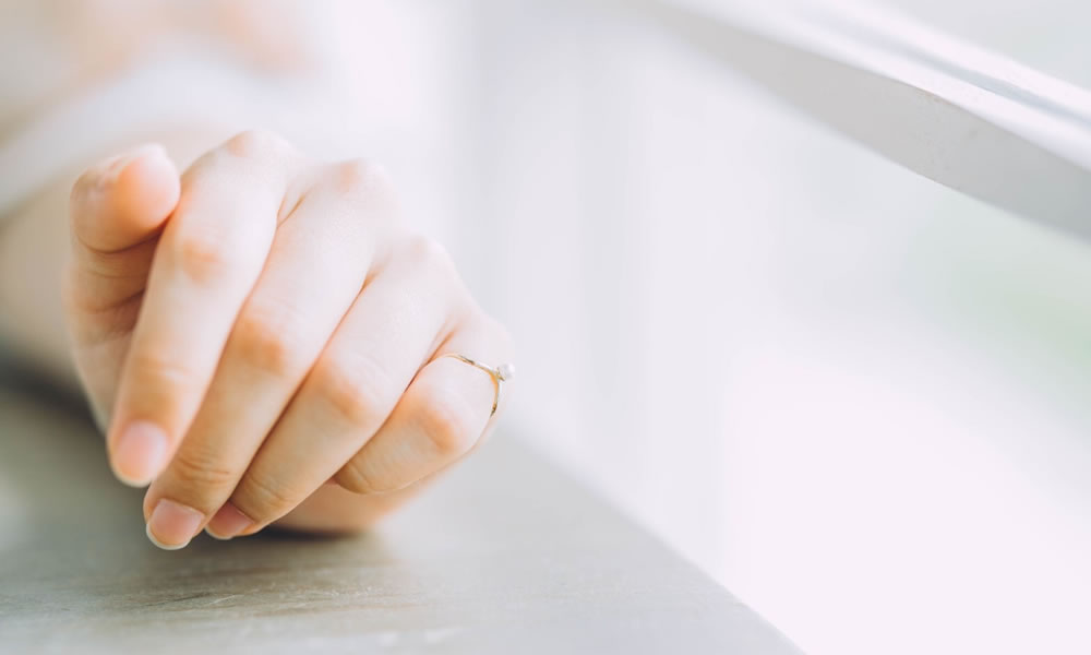 左手小指に指輪をする意味は？おすすめピンキーリングのデザイン