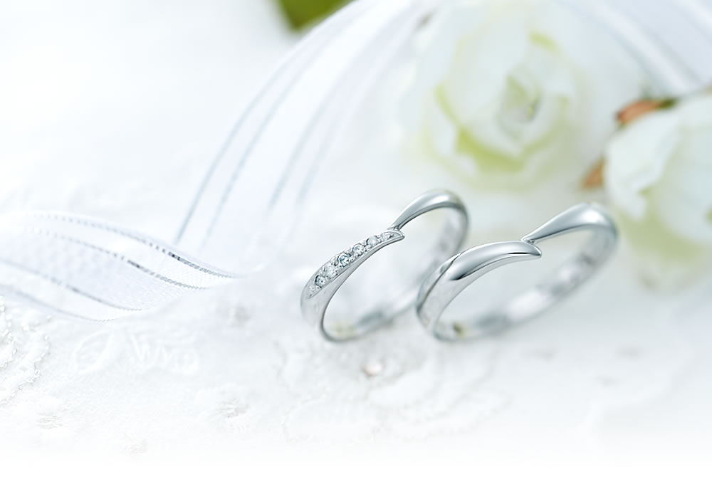 結婚指輪をステンレス素材で選ぼう。丈夫な素材と肌に優しい、ずっと使えるマリッジリング