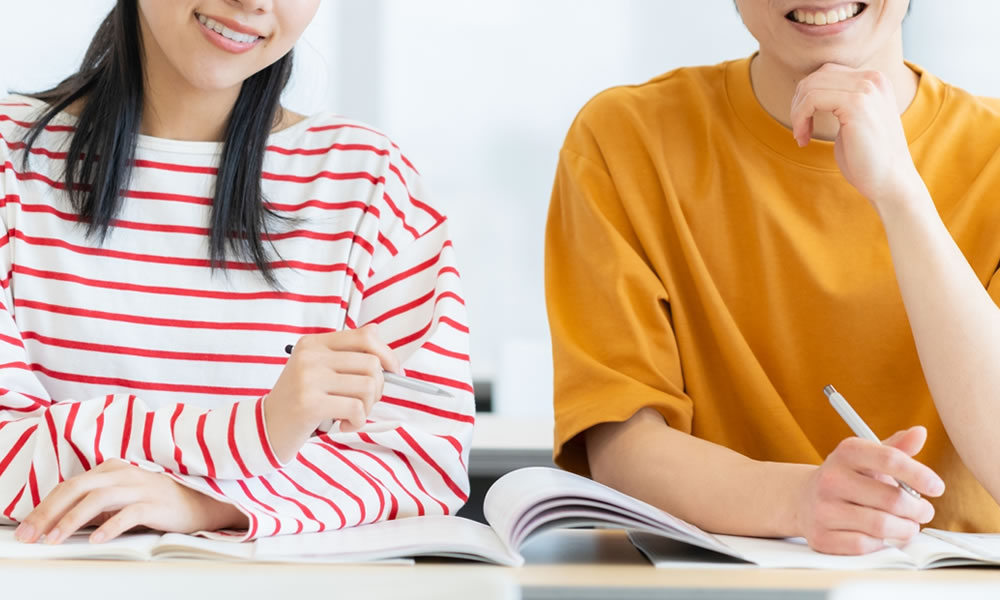 学生で結婚指輪を学校でつけても良いか分かりますか？
