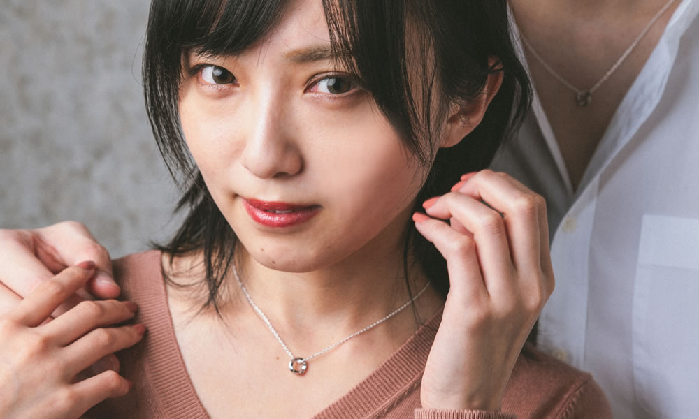 大人カップルにもおすすめ！シンプルなペアネックレスの選び方