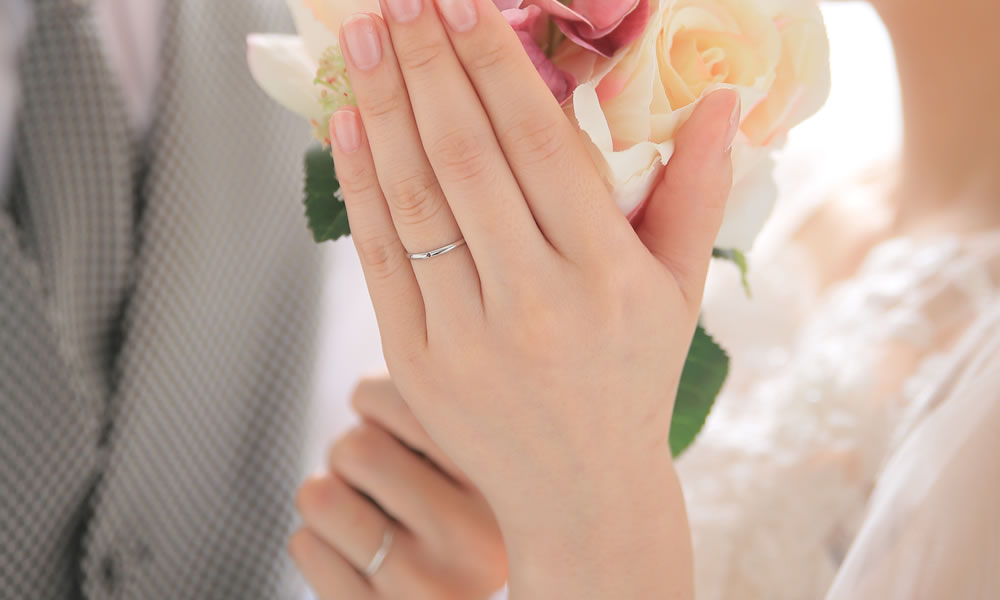 さりげなさが魅力！シンプルで細い結婚指輪の選び方